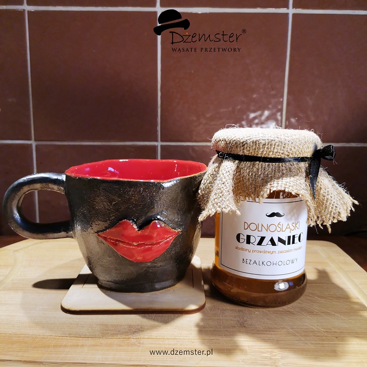 Zestaw prezentowy: kubek z ustami i Dolnośląskim Grzańcem (bezalkoholowym) - obrazek 4