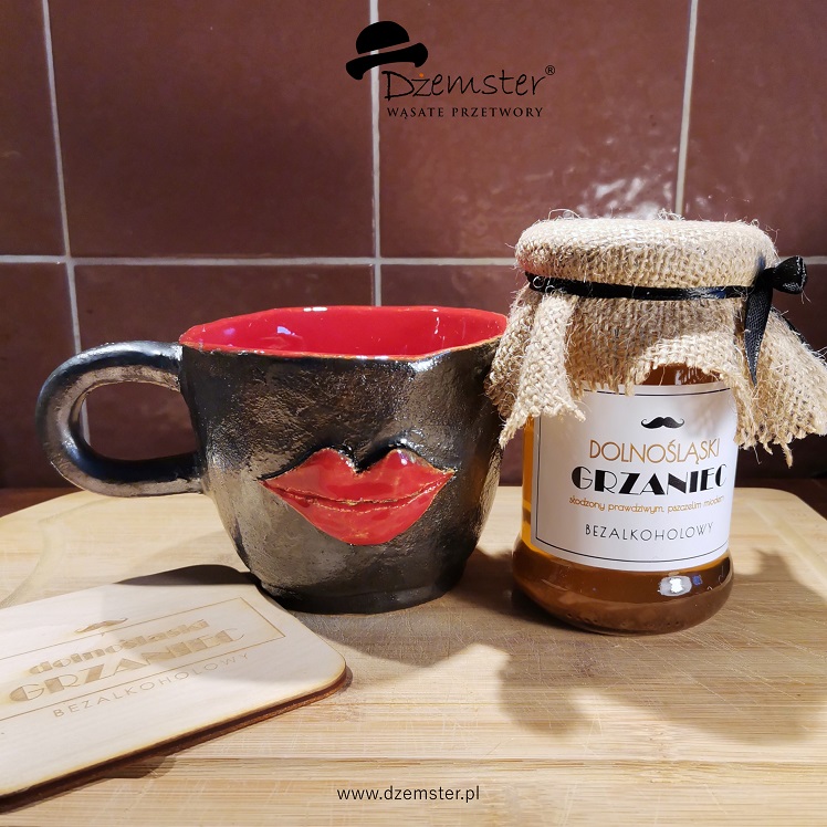 Zestaw prezentowy: kubek z ustami i Dolnośląskim Grzańcem (bezalkoholowym)